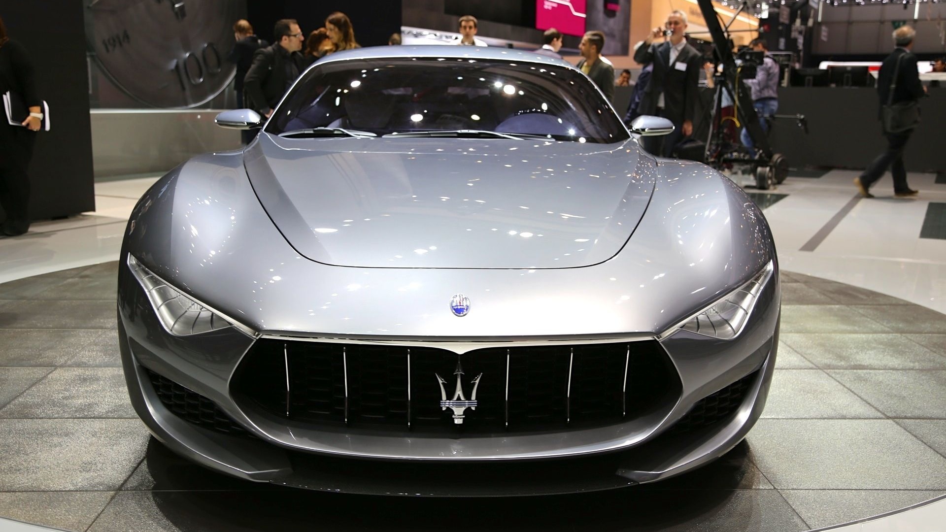 Машина Maserati Alfieri