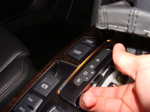 Pry up the gear shifter indicator panel