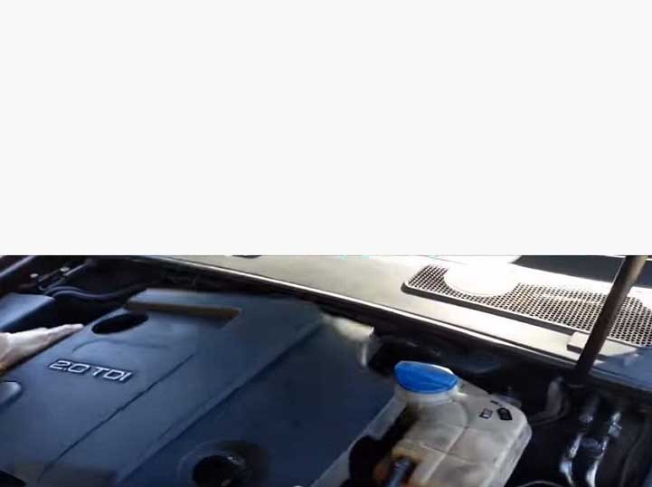 Removing engine covers in Audi A6 C6