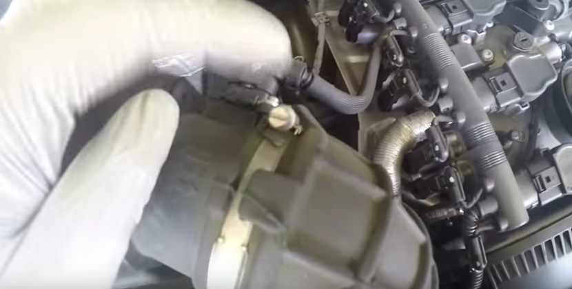 AUDI Q5 AIR FILTER INTAKE ENGINE REPLACE REMOVE CHANGE HOW TO