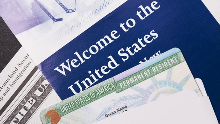 ¿Es necesario tener visa de residente permanente (Green Card) para comprar un carro?