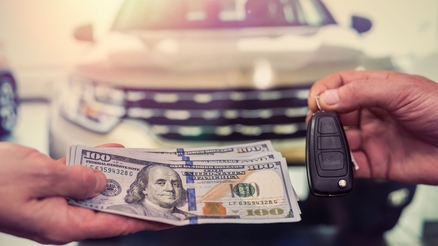¿Debería comprar un automóvil en efectivo o hacer un pago inicial grande?