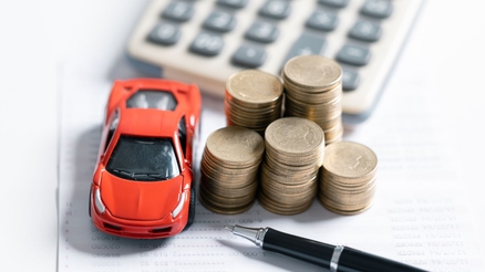 ¿Qué es el factor monetario en el arrendamiento de un automóvil?