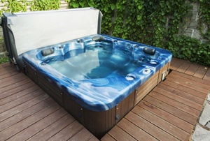An uncovered jacuzzi with deck surround.