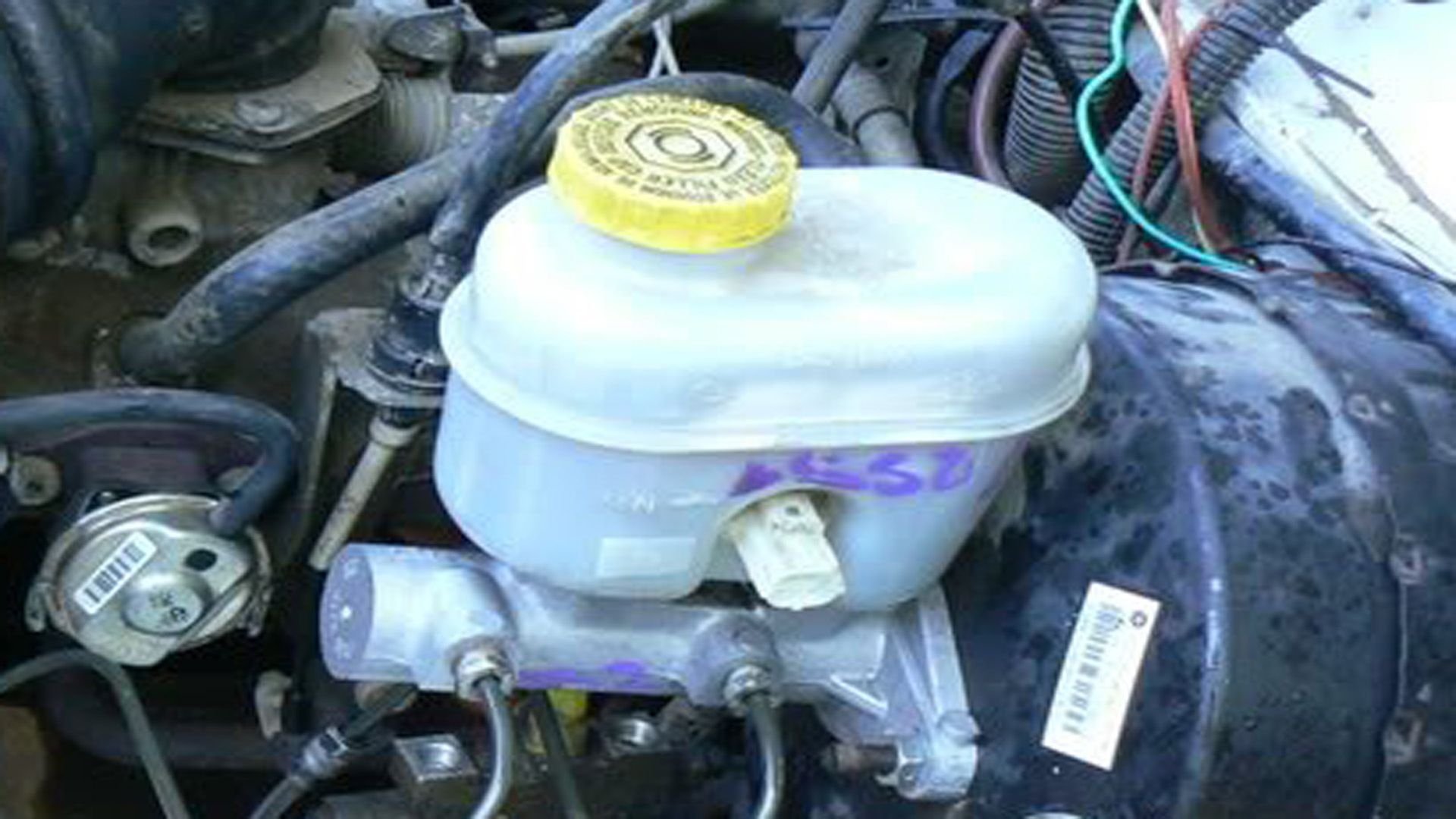 Jeep Grand Cherokee 19992004 How to Replace Brake Fluid Cherokeeforum