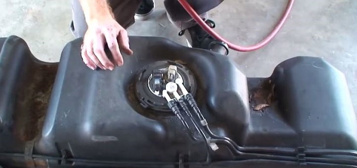 Chevrolet Silverado 1999-2006: How to Replace Fuel Pump