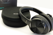 Mixcder E9 headphones with case