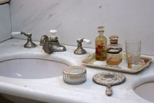 solid surface bathroom countertop