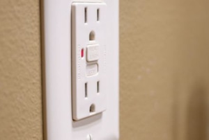 GFCI outlet with light