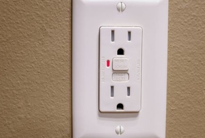GFCI power receptacle with small warning light