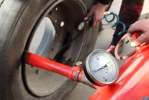 cleaning tire with a bead seater blaster