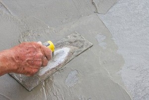 a hand leveling poured concrete