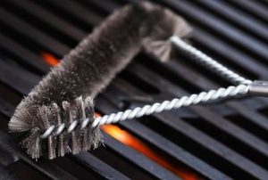 brush cleaning BBQ grill
