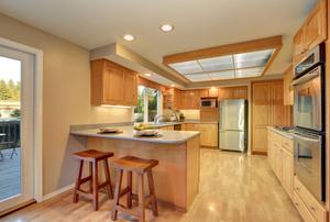large kitchen with breakfast bar