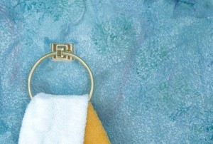 faux paint finish on wall behind a towel rack