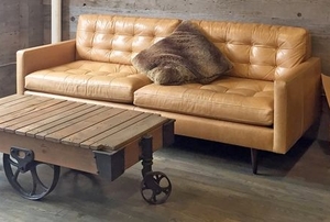 A home with a coffee table.