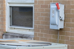 outdoor ac unit with disconnect switch