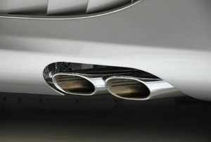 double-pipe exhaust on back of silver car