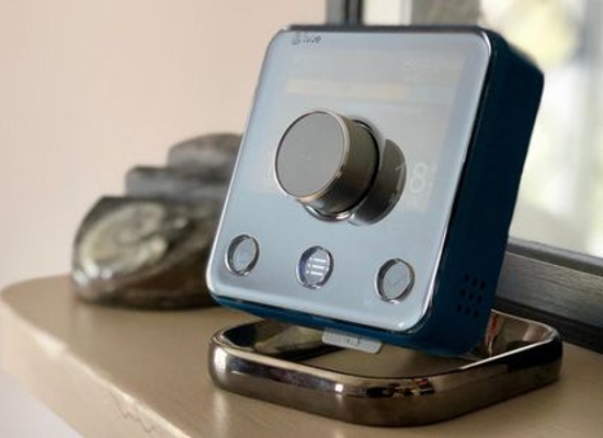 smart home Hive heating control panel