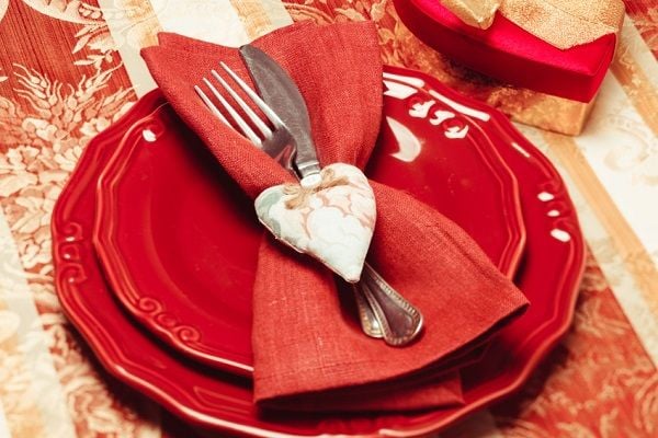 dinner table with cloth napkins
