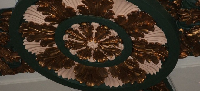 Advantages of Plastic Ceiling Medallions | DoItYourself.com