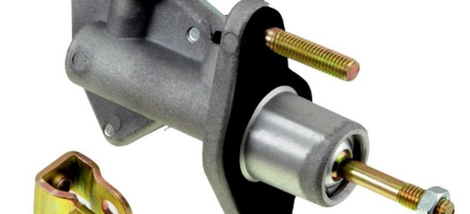 7 Signs Of A Bad Clutch Master Cylinder Doityourself Com