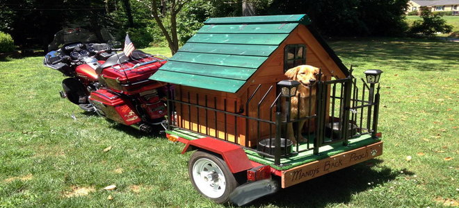 trailer with doghouse towed by a Harley motorcycle