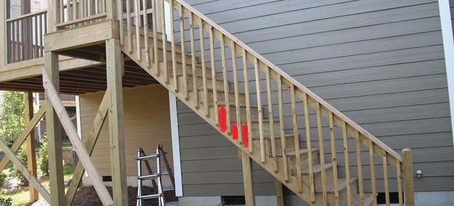 Tall stairway leading to upper deck