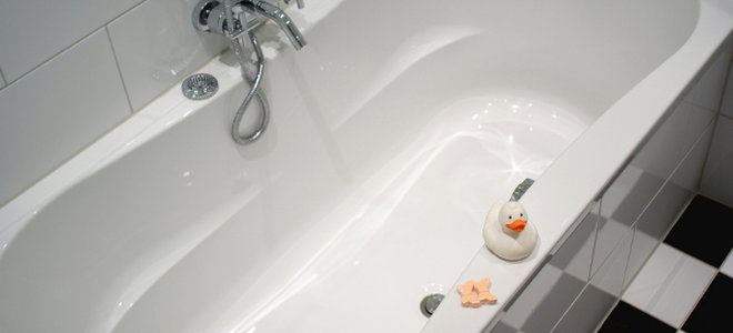 Properly Clean An Acrylic Bathtub, How To Clean Bathtub Stains On Acrylic