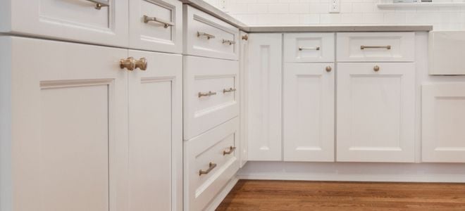 shaker cabinets with simple design and hardware