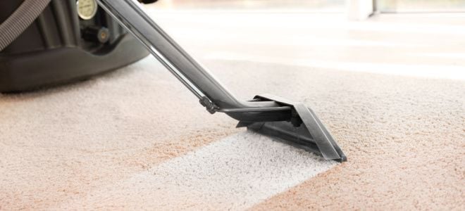 steam cleaner cleaning carpet
