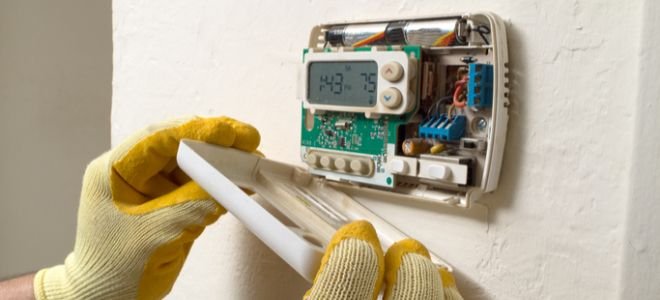 Installing the thermostat.