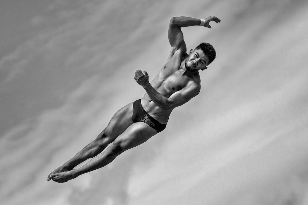 Diver shot by Bernardo del Cristo Hernandez Sierra, winner of the 2022 Sony World Photography Latin American 