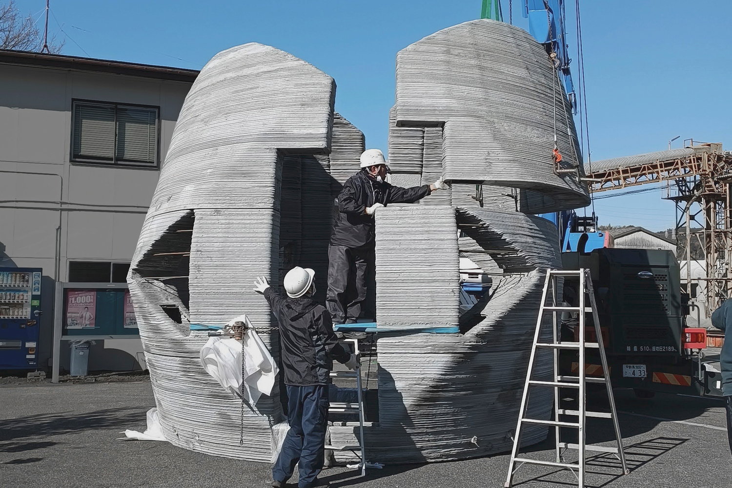 The prefabricated modules of Serendix Partners' 3D-printed housing pod and put together by human workers onsite. 