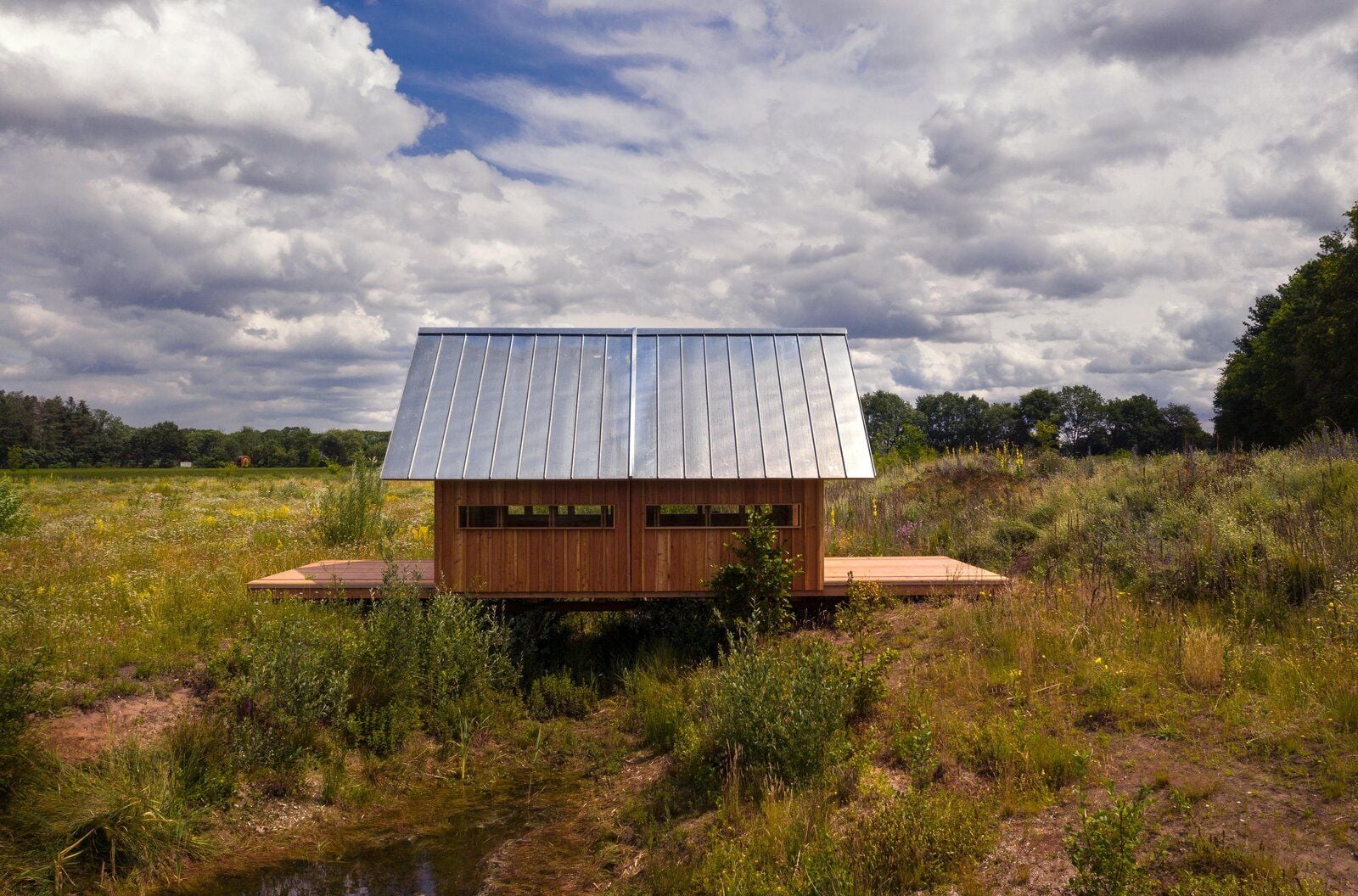 Sliding Cabin Lets in as Much (or as Little) Nature as You Want
