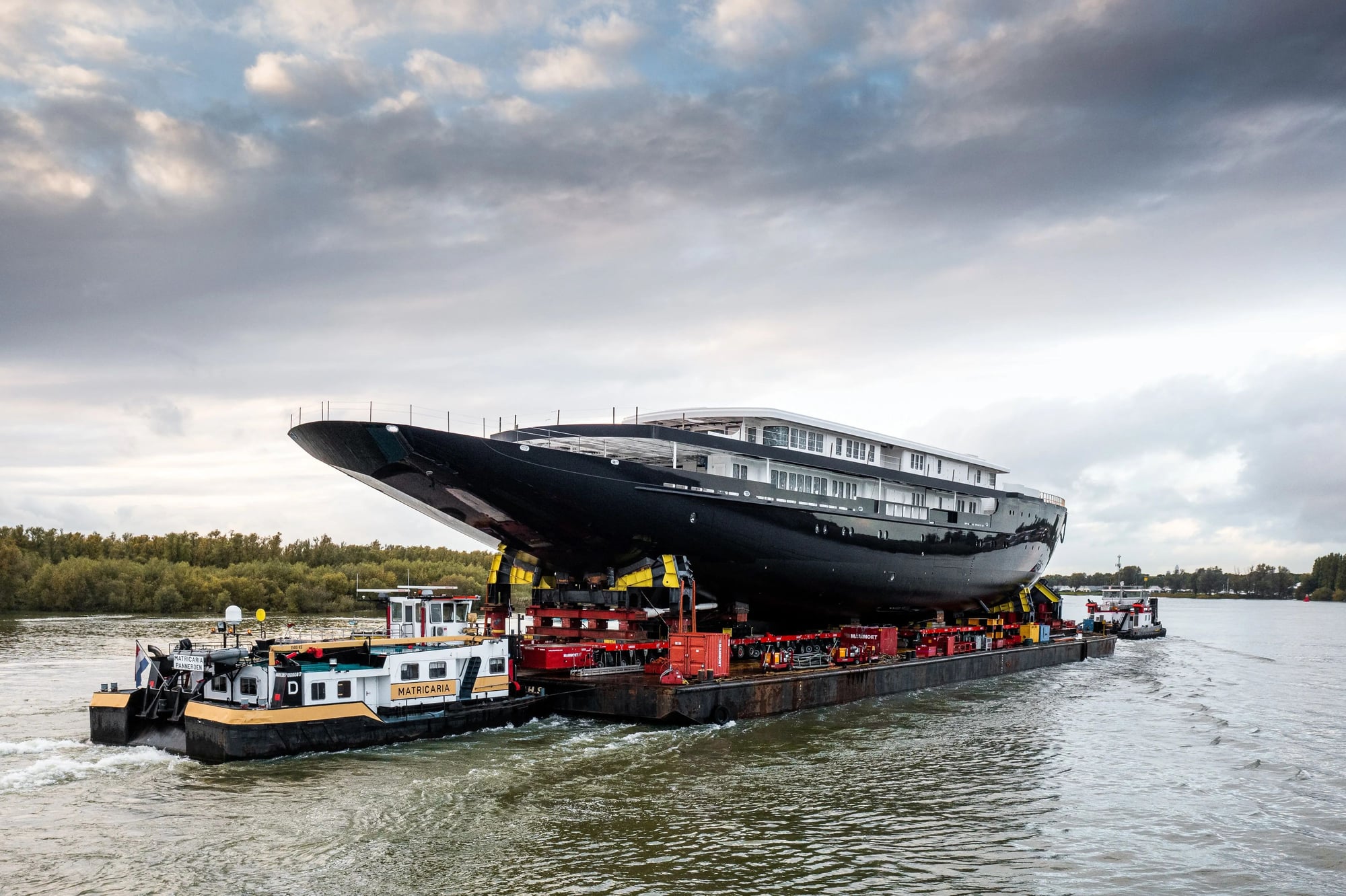 Unfinished Bezos superyacht gets pulled out of the Rotterdam harbor.