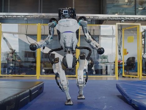 Boston Dynamics’ Humanoid “Atlas” Robot Performs Parkour in Impressive ...