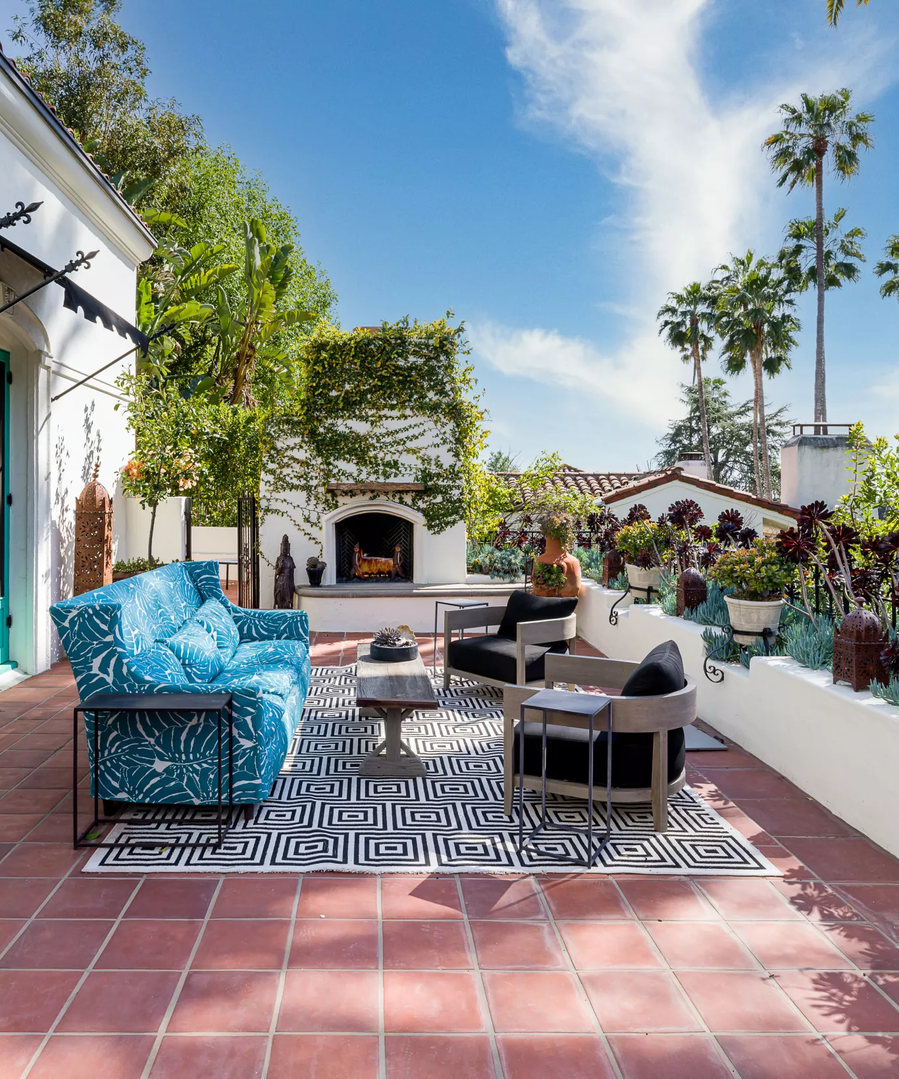 Tidy, elegant outdoor lounge area in Leonardo DiCaprio's New LA home.
