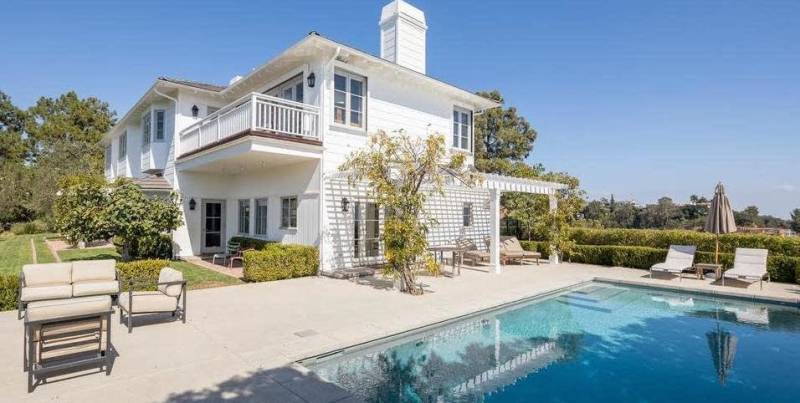 Kao's sister, Jen, purchased this stunning home from actress Jodi Foster in 2019. 