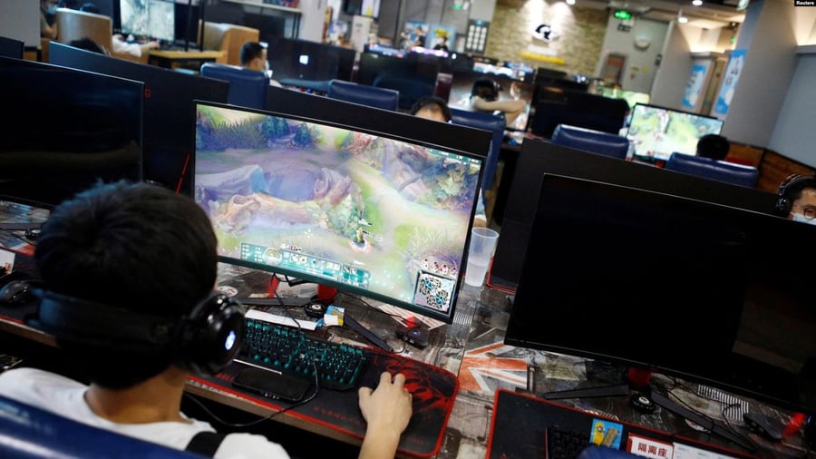 Young Chinese gamer on their computer.