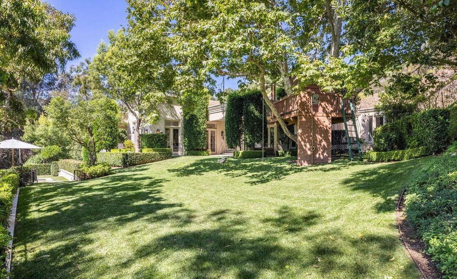 Expansive yard area and treehouse in the backyard of Katy Perry's Beverly Hills home.