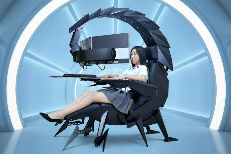 The new Cluvens Scorpion Chair offers the ultimate high-tech gaming experience. It's also slightly terrifying.