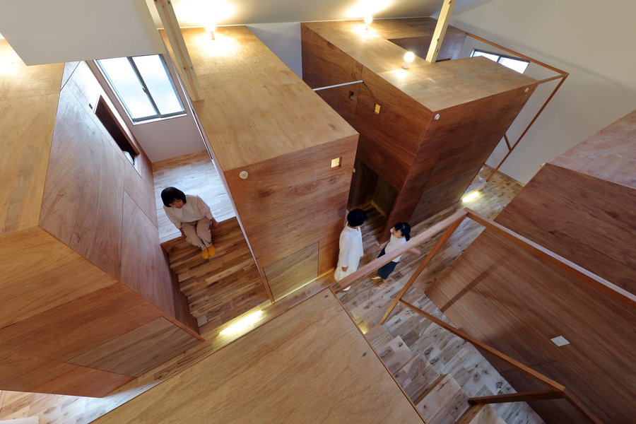 The wooden volumes that make up the Kyoto Suiden-ann Hostel are surrounded by a surprising amount of open walking space.