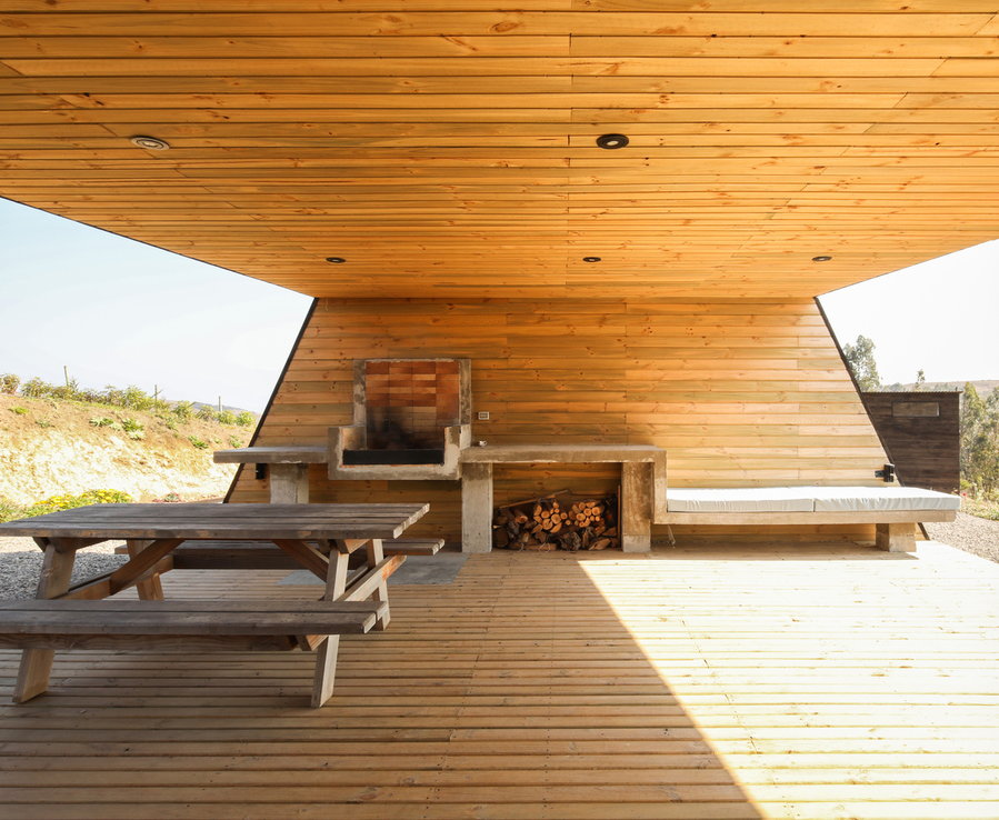 A transitional seating/barbecue area inside Refugio Matanzas 