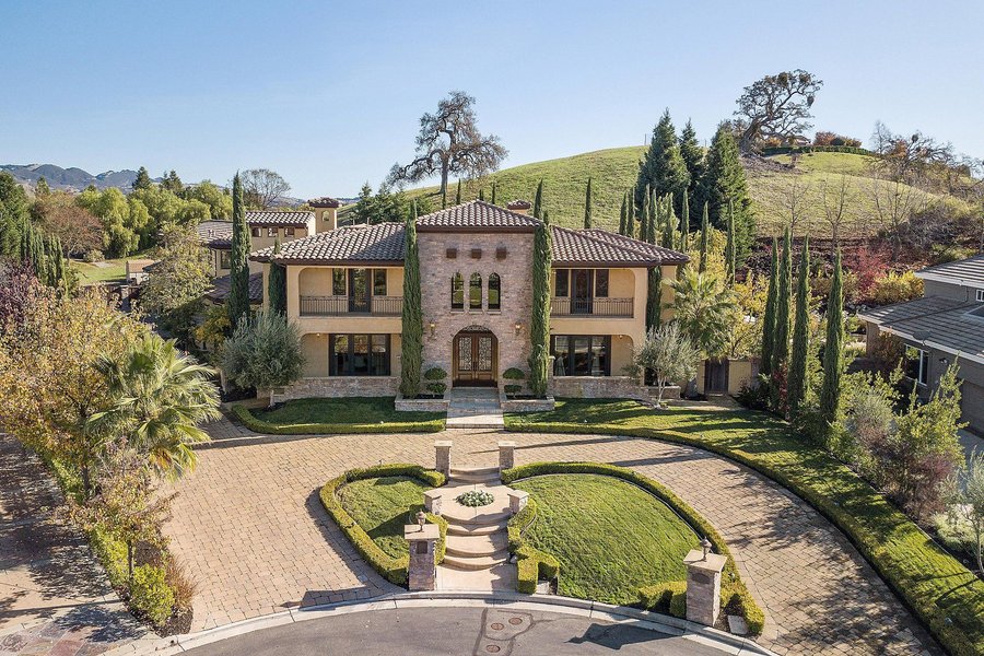 Lavish Tuscan villa in the Italian countryside.