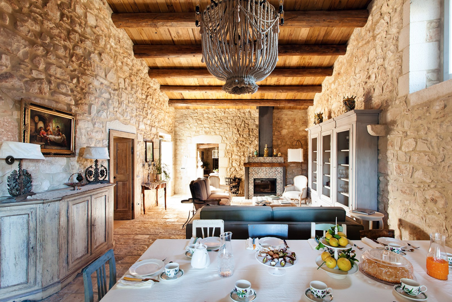 The Masseria d’Estia Villa is a prime example of the up-and-coming Sicilian decor style.