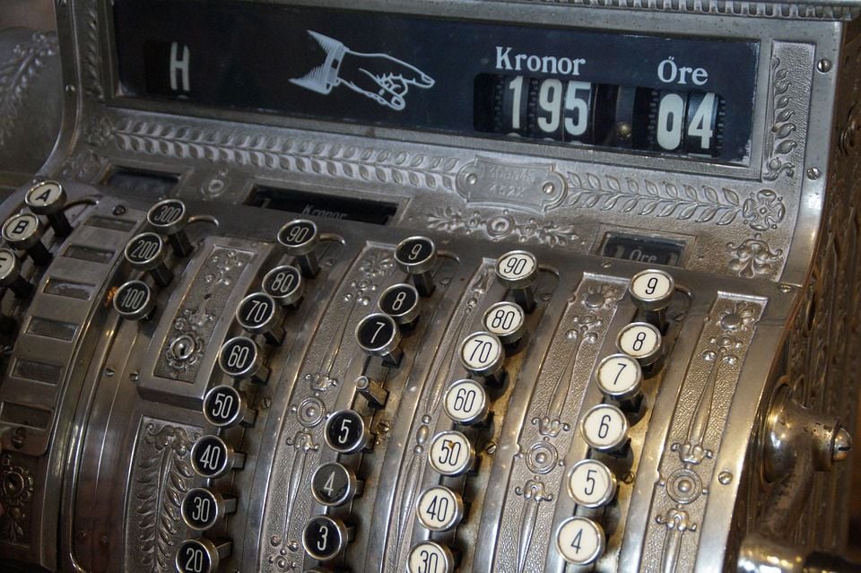 A Swedish cash register displays kronor values. 