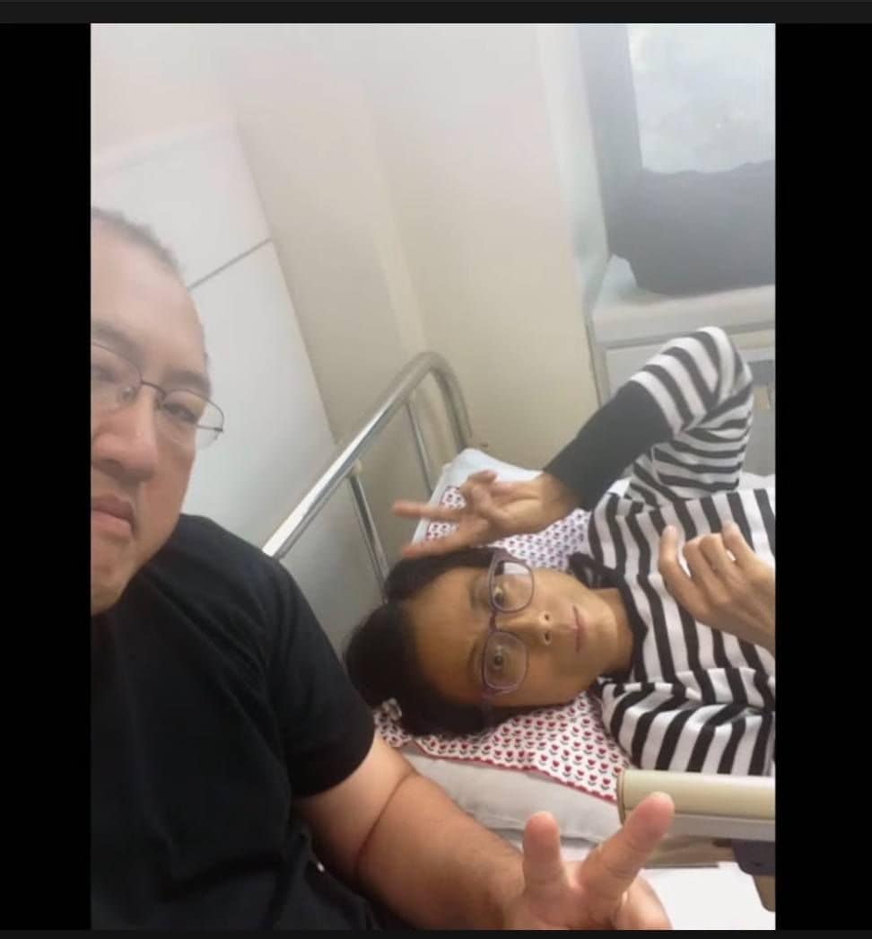 Kim Jung-soo sits with wife Ji-hye in the hospital (before her passing).