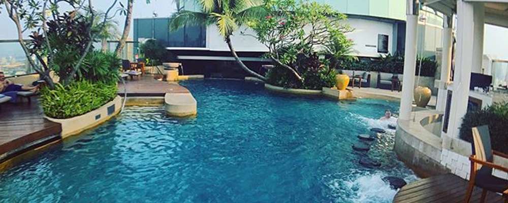 Cold and stormy in Perth for most of this week ??????? I'm not complaining because majority of the year we are spoilt with fantastic weather, but of course it's only natural to think of warm weather whilst cold. Throwback Thursday to being poolside @icbangkok 's rooftop pool??????We swam at night when it wasn't so sunny but still warm ????#dontwanttotan Could do with a dip in today ???????????
