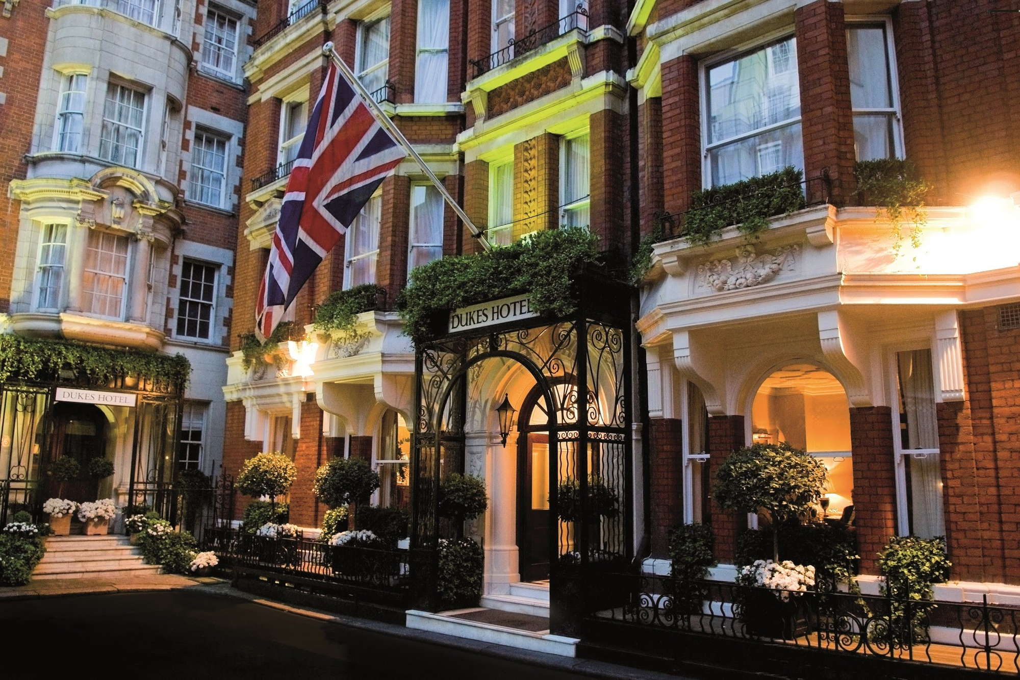 May Fair London hotel review, an ideal location near Buckingham